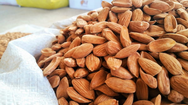 تصویر 4 از قیمت خرید بادام مامایی شور + فروش ویژه